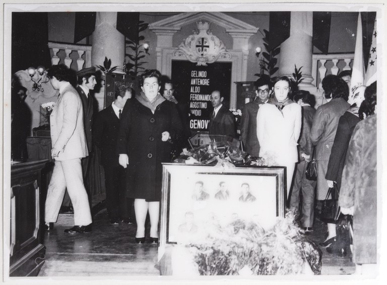 Gattatico-Reggio Emilia, 27-30 marzo 1970, Funerali di Alcide Cervi, camera ardente di Alcide nella Sala del Tricolore di Reggio Emilia, picchetto d'onore